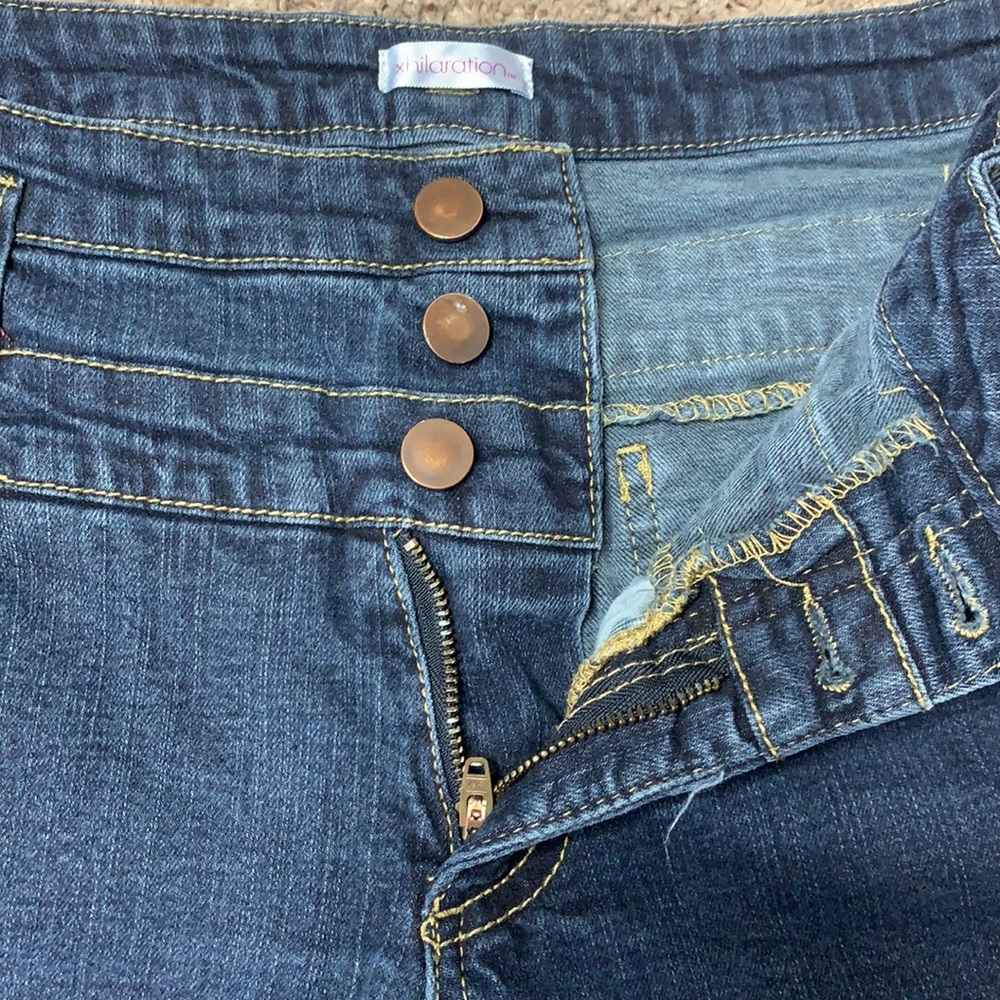 Shorts - Picture 3 of 4